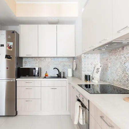 Rentplanet - Angel Plaza Apartment